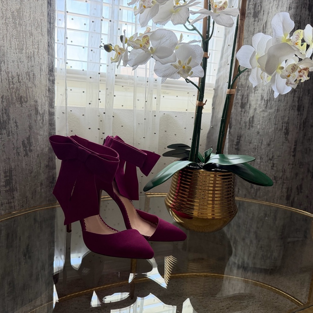 High heels‎